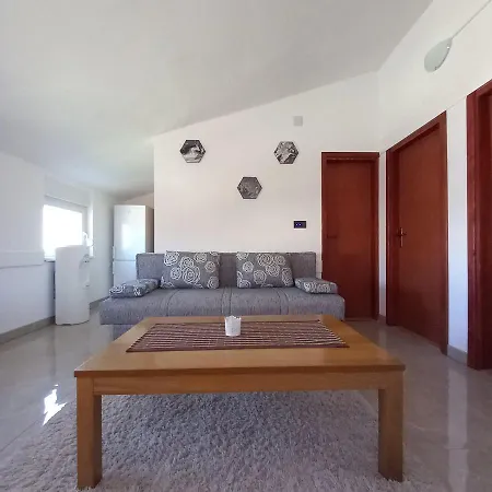 Apartman Lulali Vir